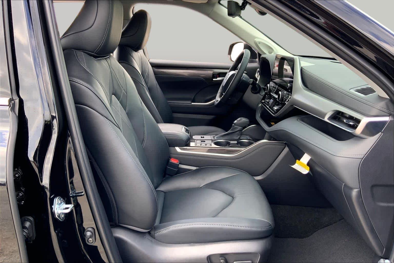 Used 2026 Midnight Black Metallic Toyota Hybrid Platinum image 9