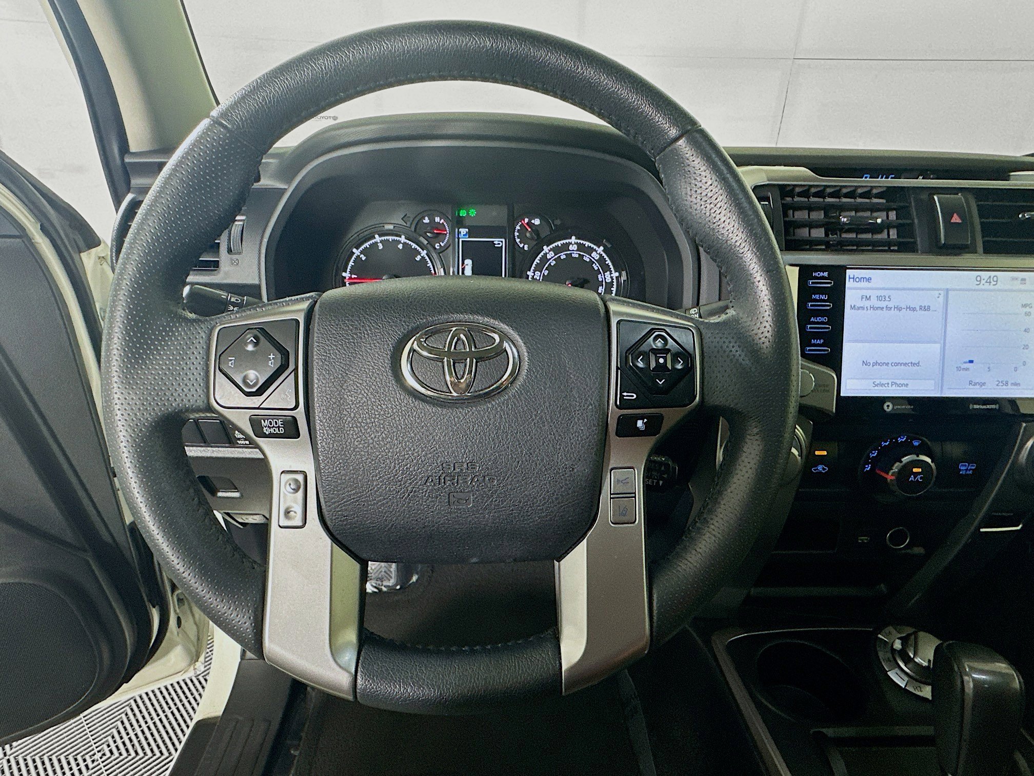 Used 2022 White Toyota SR5 image 15