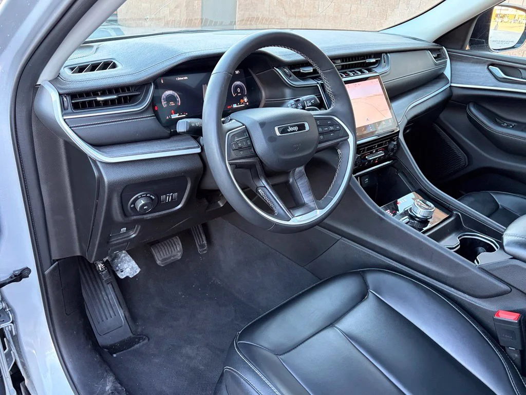 Used 2024 Silver Jeep Limited image 12