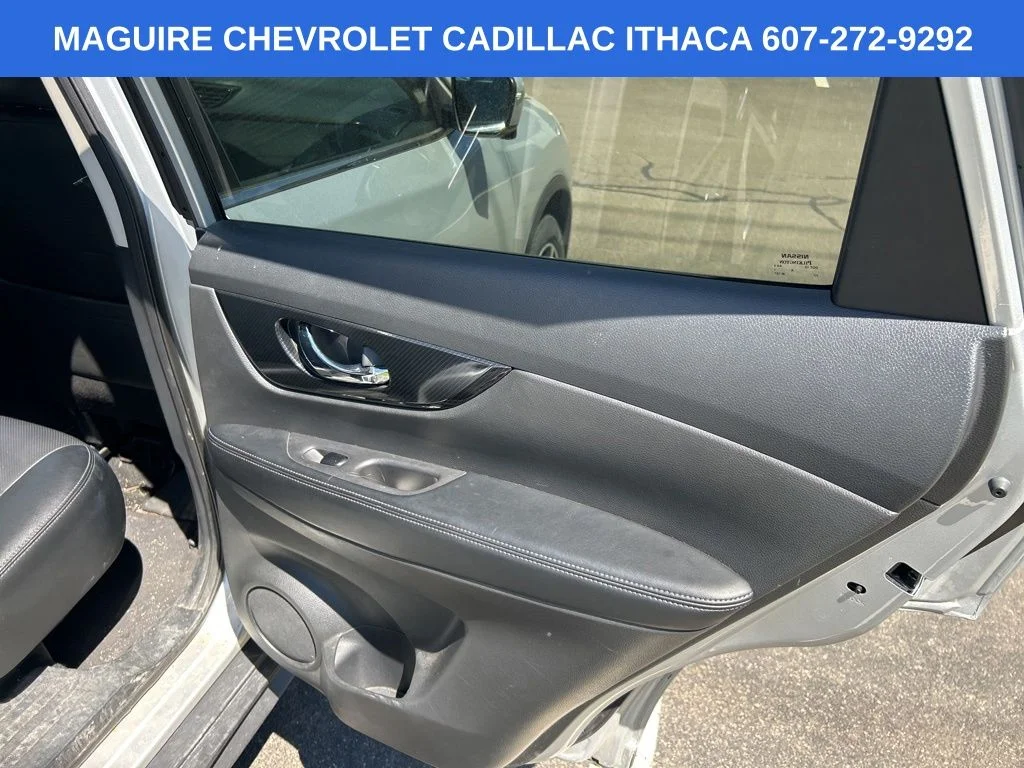 Used 2019 Silver Nissan SL image 12