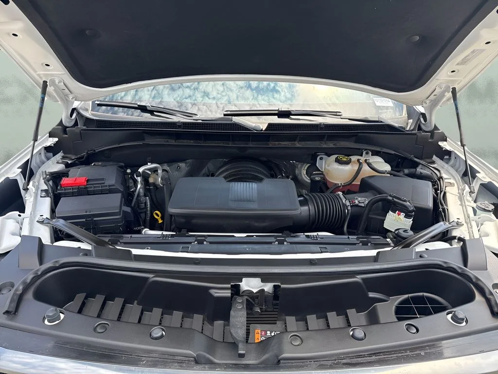 Used 2023 White GMC AT4 image 34