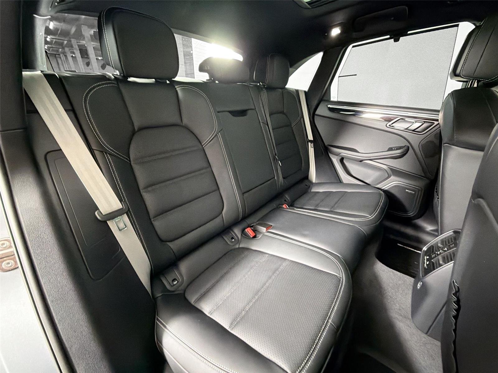 2025 Porsche Macan S - Photo 27
