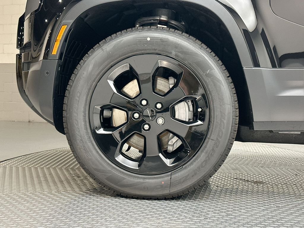 New 2026 Santorini Black Land Rover S image 5