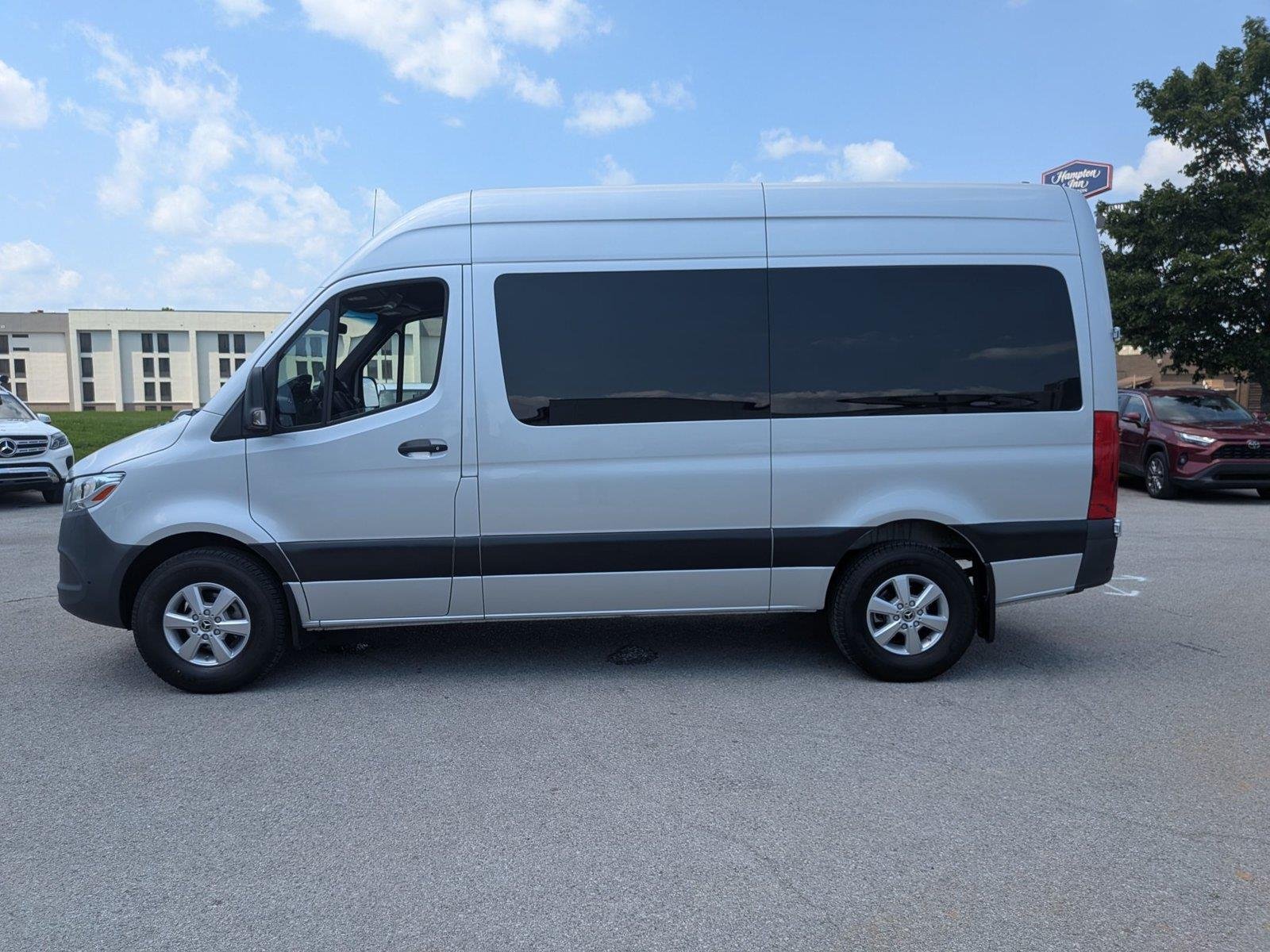 Used 2021  Mercedes-Benz  image 2