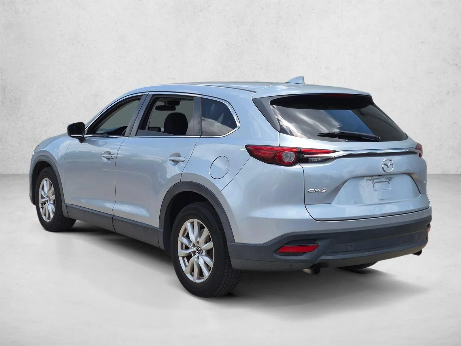 Used 2016 Sonic Silver Metallic Mazda Sport image 7