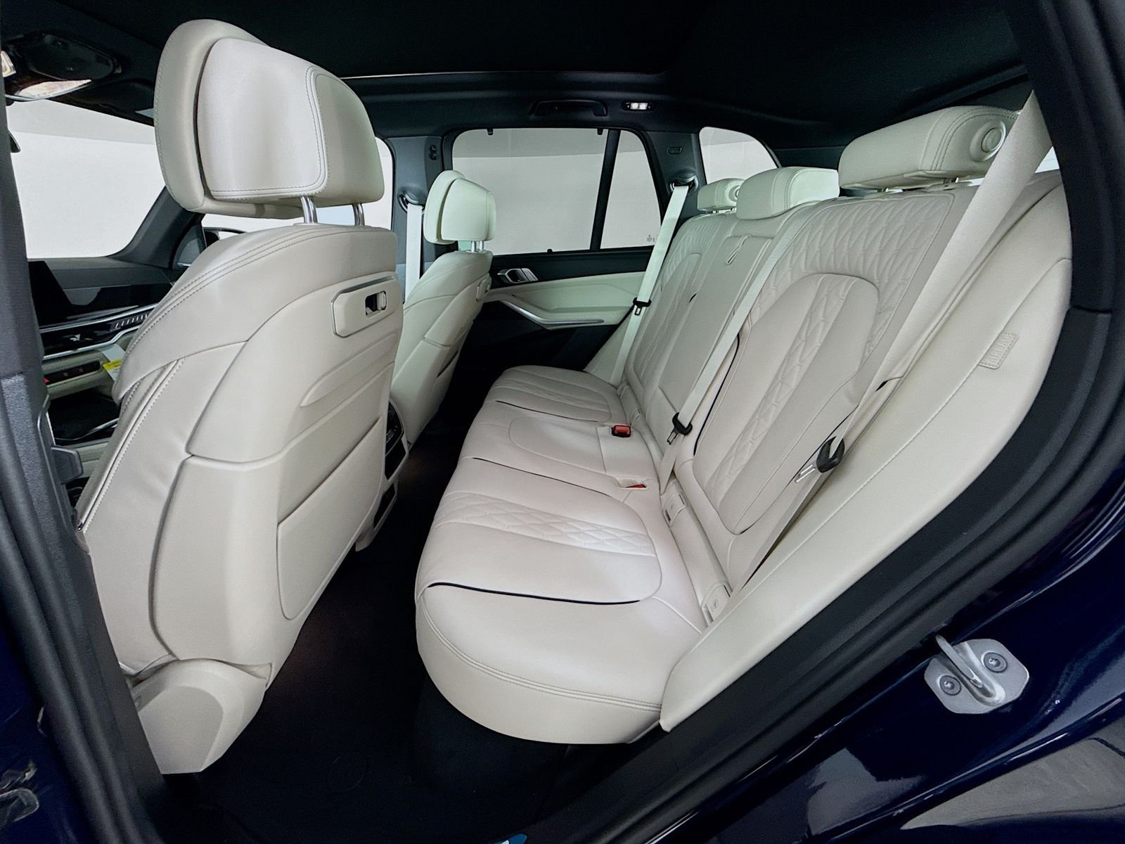2026 BMW X5 M60i - Photo 26