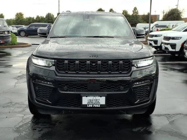 New 2026 Diamond Black Crystal Pearlcoat Jeep 85th Anniversary Edition image 20