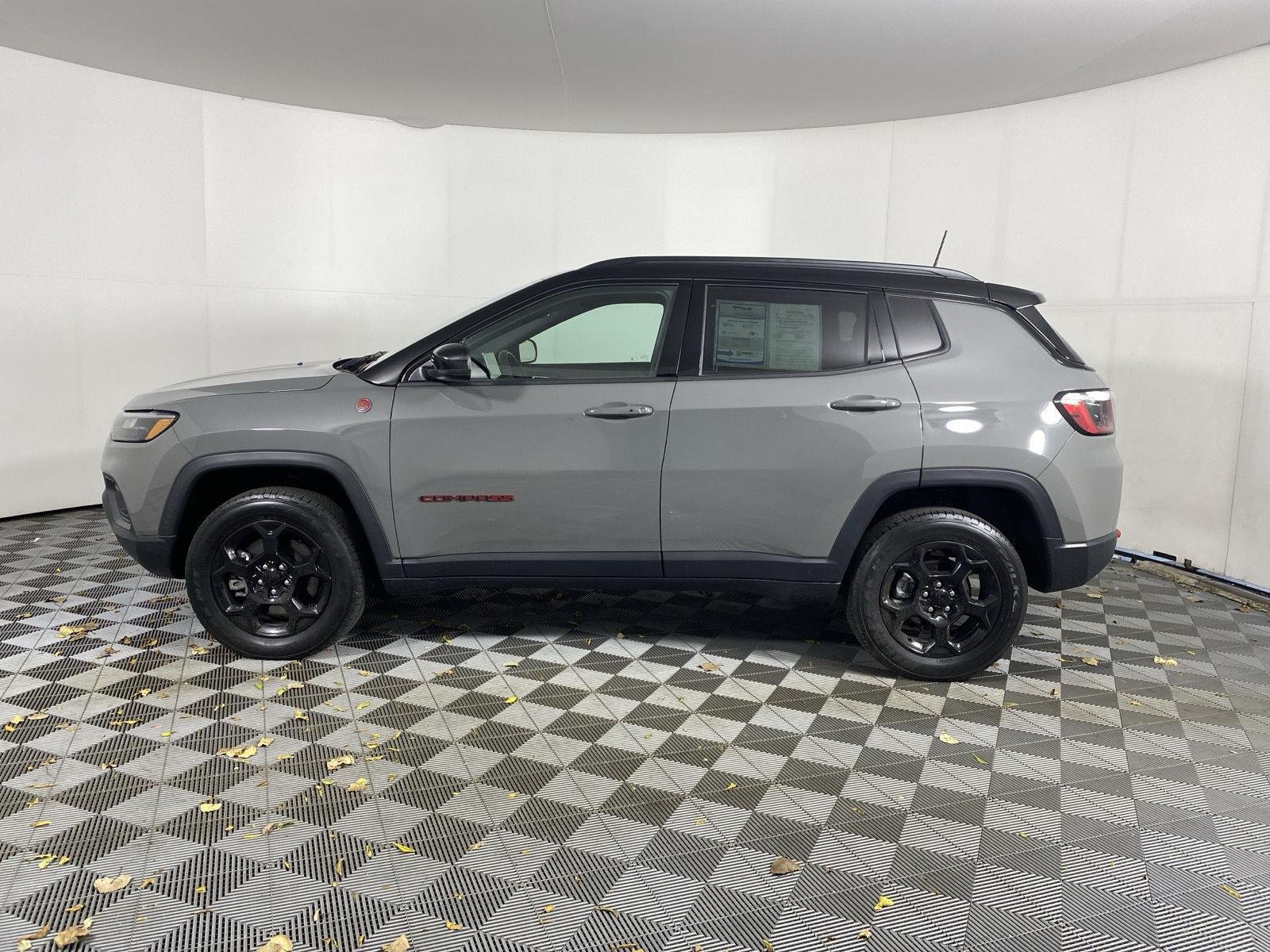 Used 2023 Sting-Gray Clearcoat Jeep Trailhawk image 14