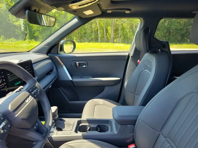 New 2027 Iceberg Green Kia X-Line S image 17