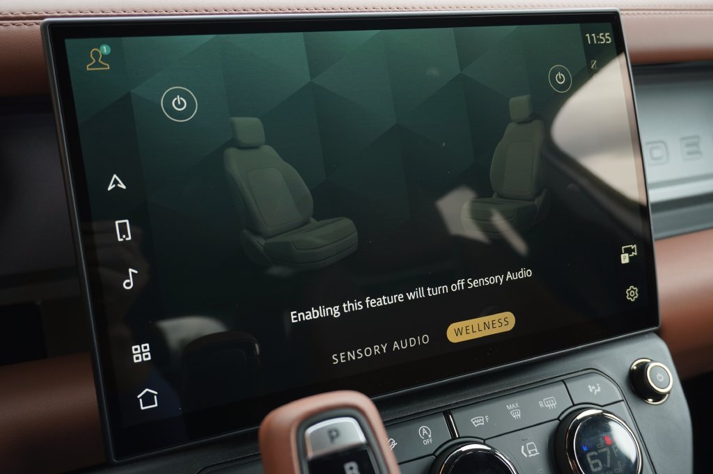 New 2026 Fuji White Land Rover OCTA image 28