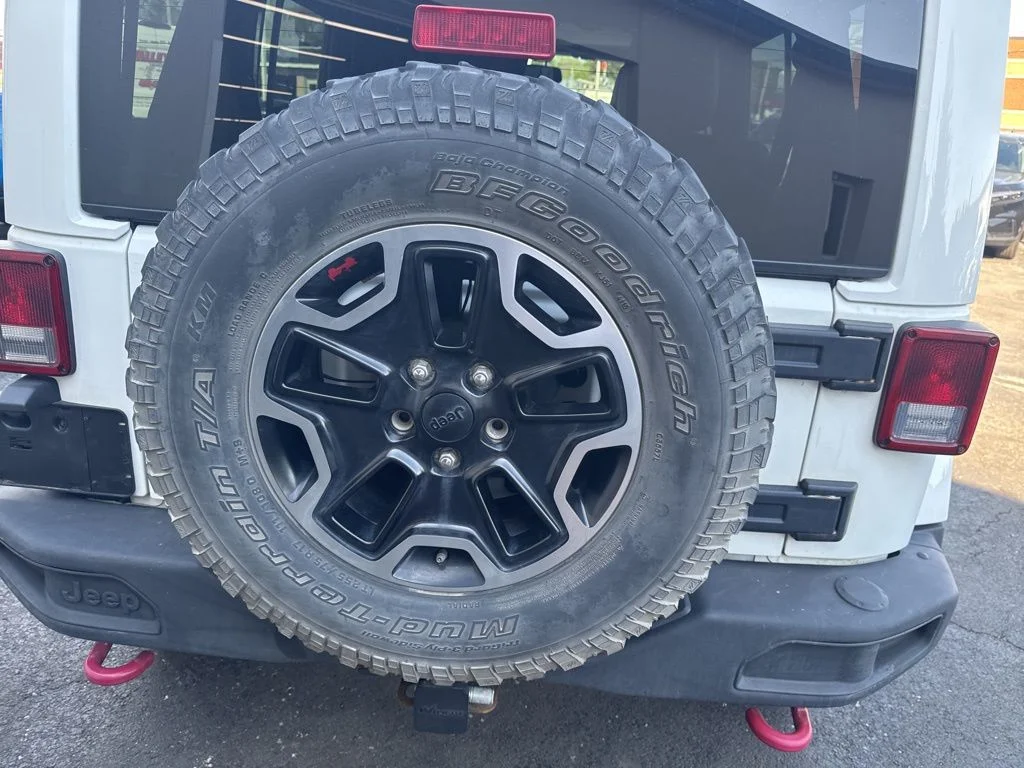 Used 2016 White Jeep Unlimited Rubicon image 41