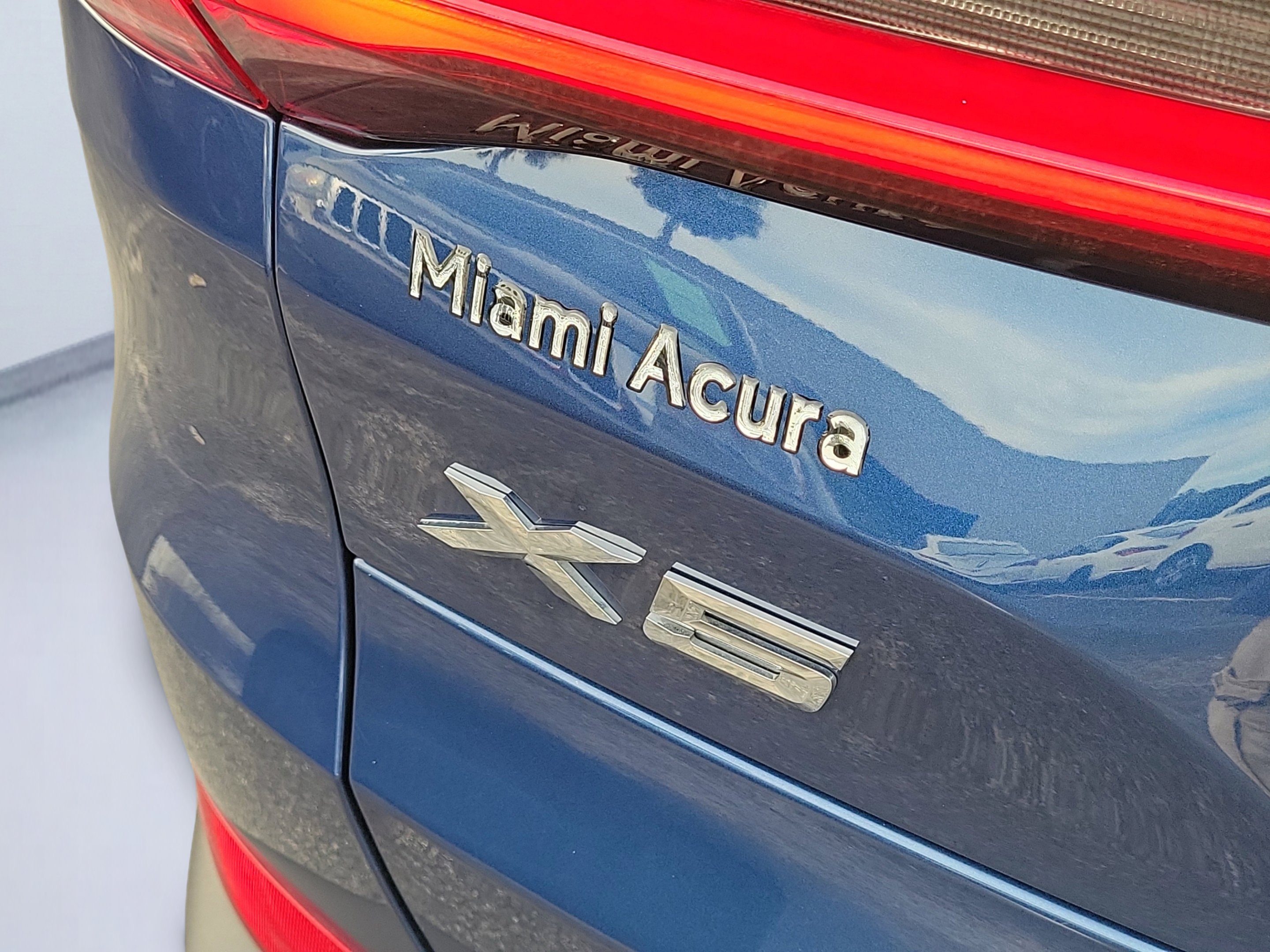 Used 2023 Phytonic Blue Metallic BMW xDrive40i image 5