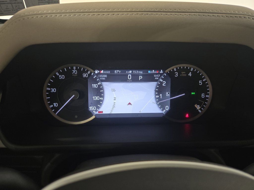 Used 2023  Land Rover S image 11