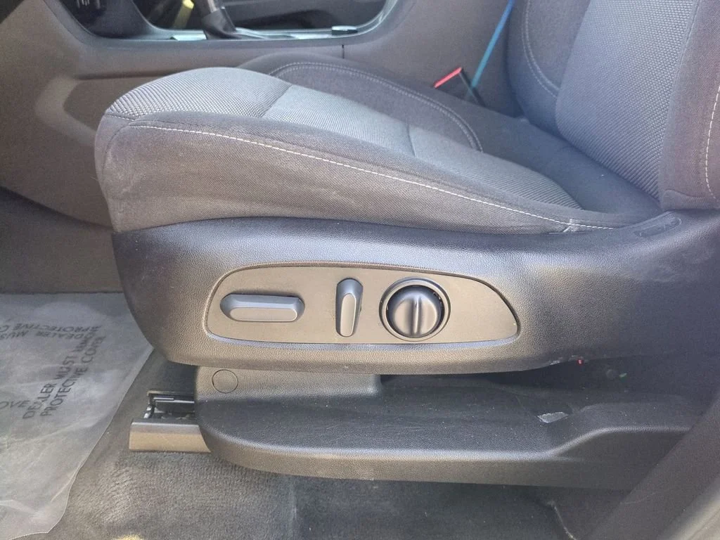 Used 2023 Northsky Blue Metallic Chevrolet LT Cloth image 22