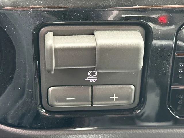 New 2026 Onyx Black GMC SLT image 34