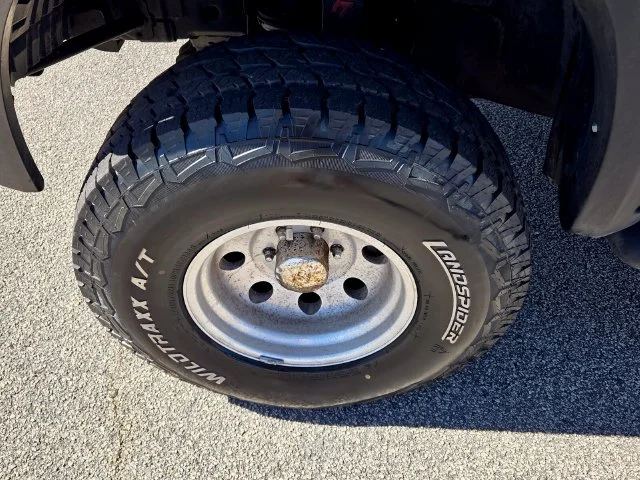 Used 2004 Gray Nissan LE image 19