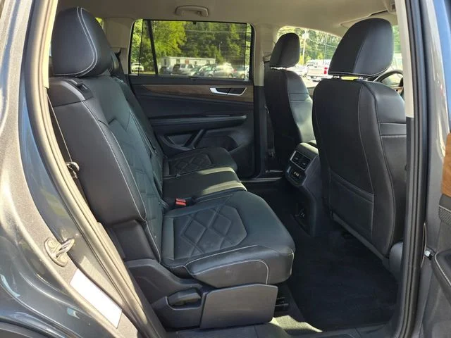 Used 2025 Gray Volkswagen 2.0T SE w/Technology image 21