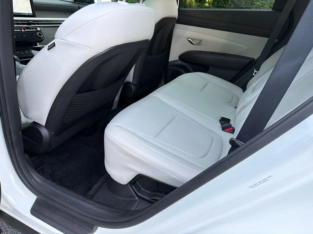Used 2025 White Hyundai SEL Convenience image 21