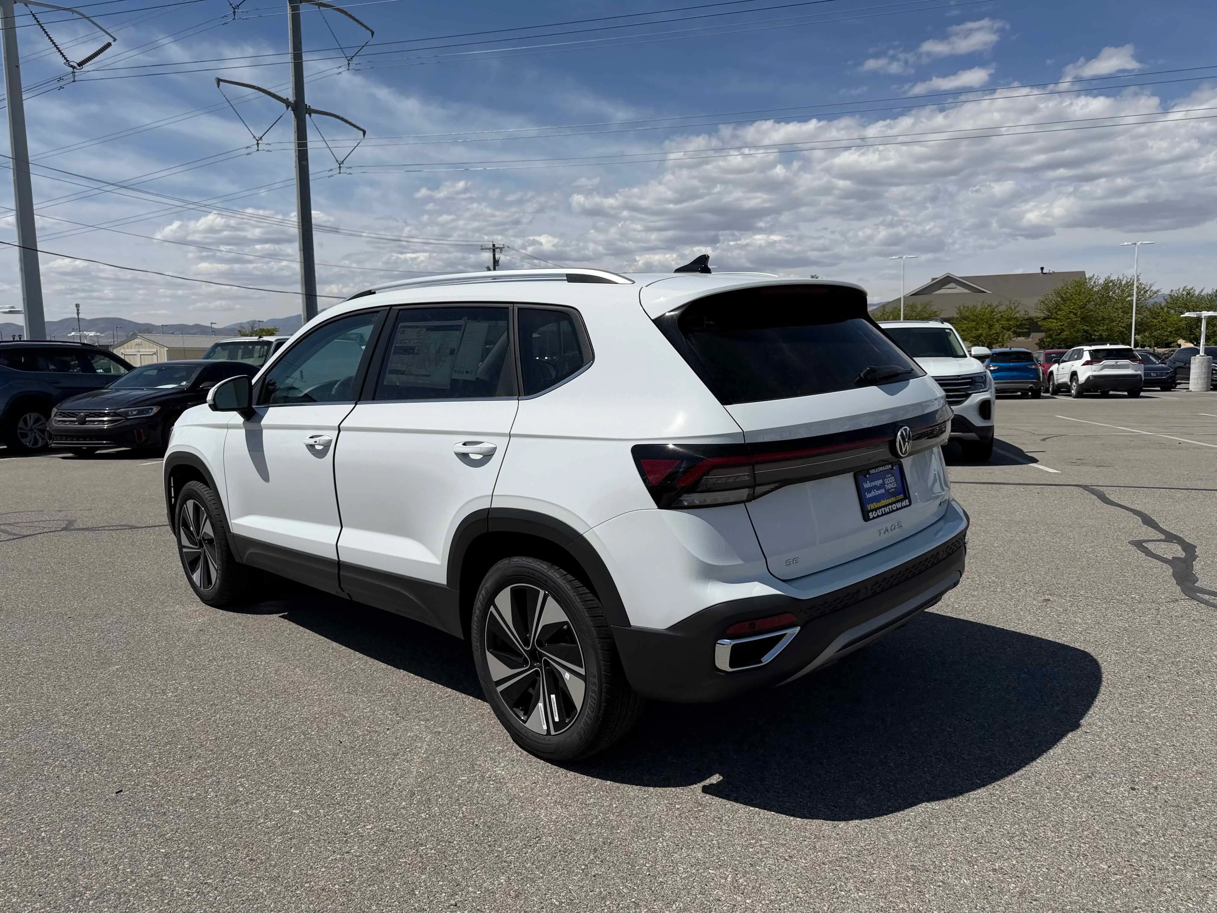New 2026 Pure White Volkswagen SE image 5