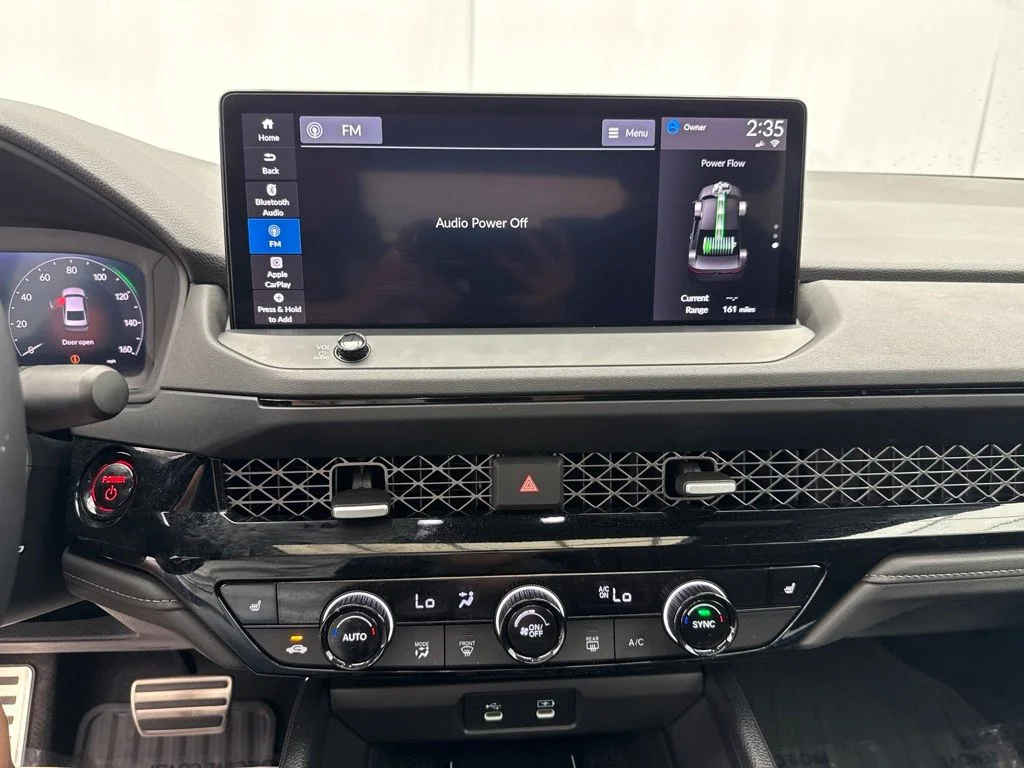 Used 2025  Honda Sport image 23