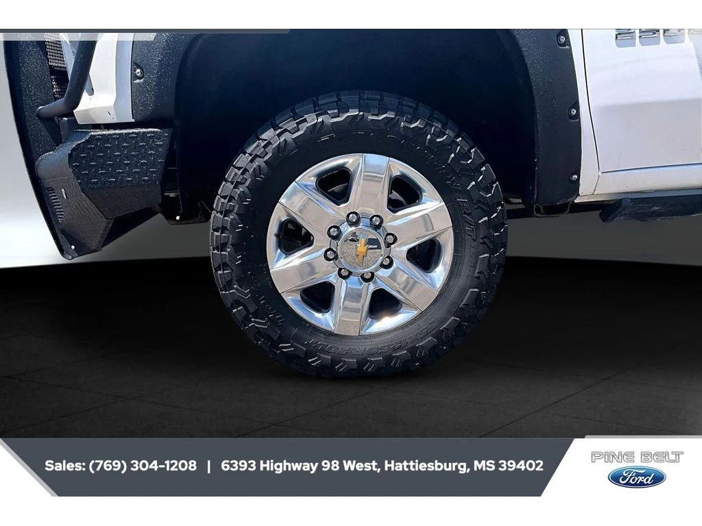Certified Used 2022 Iridescent Pearl Tricoat Chevrolet LTZ image 9