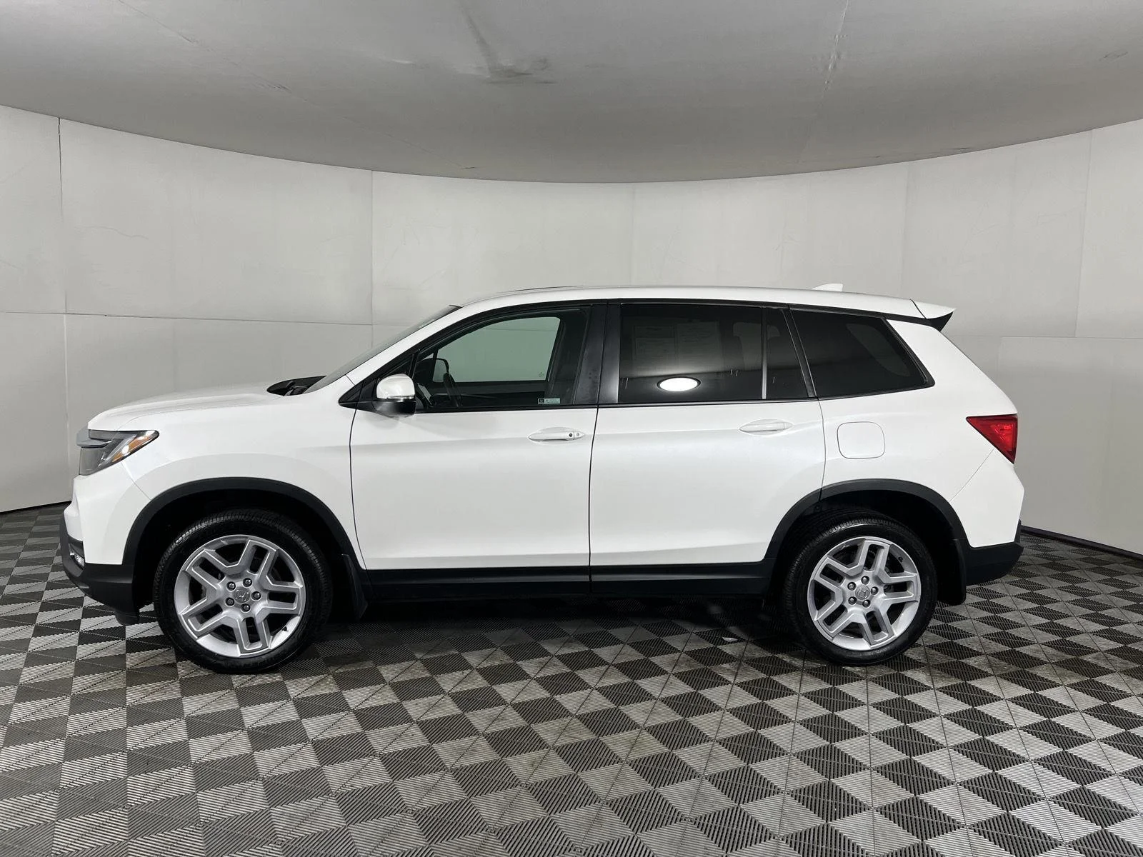 Used 2024 Platinum White Pearl Honda EX-L image 21