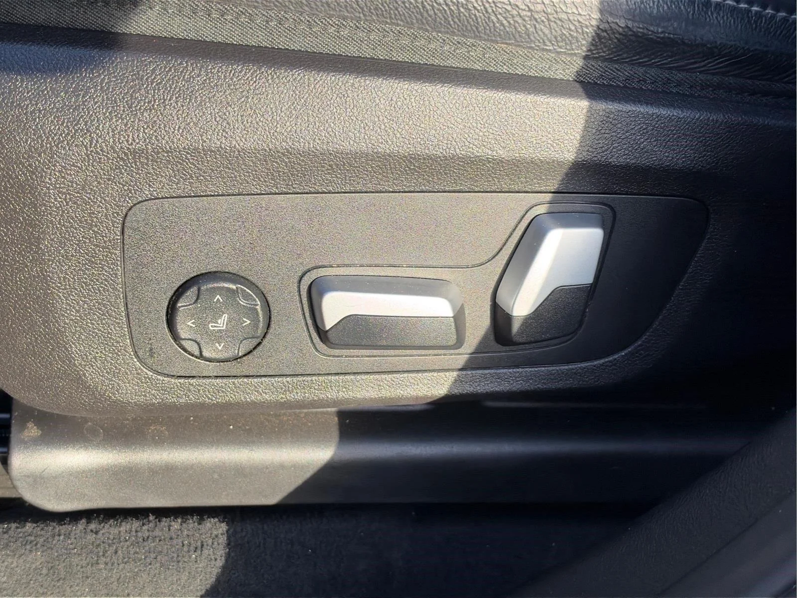 Used 2024 Dark Graphite Metallic BMW xDrive30i image 23