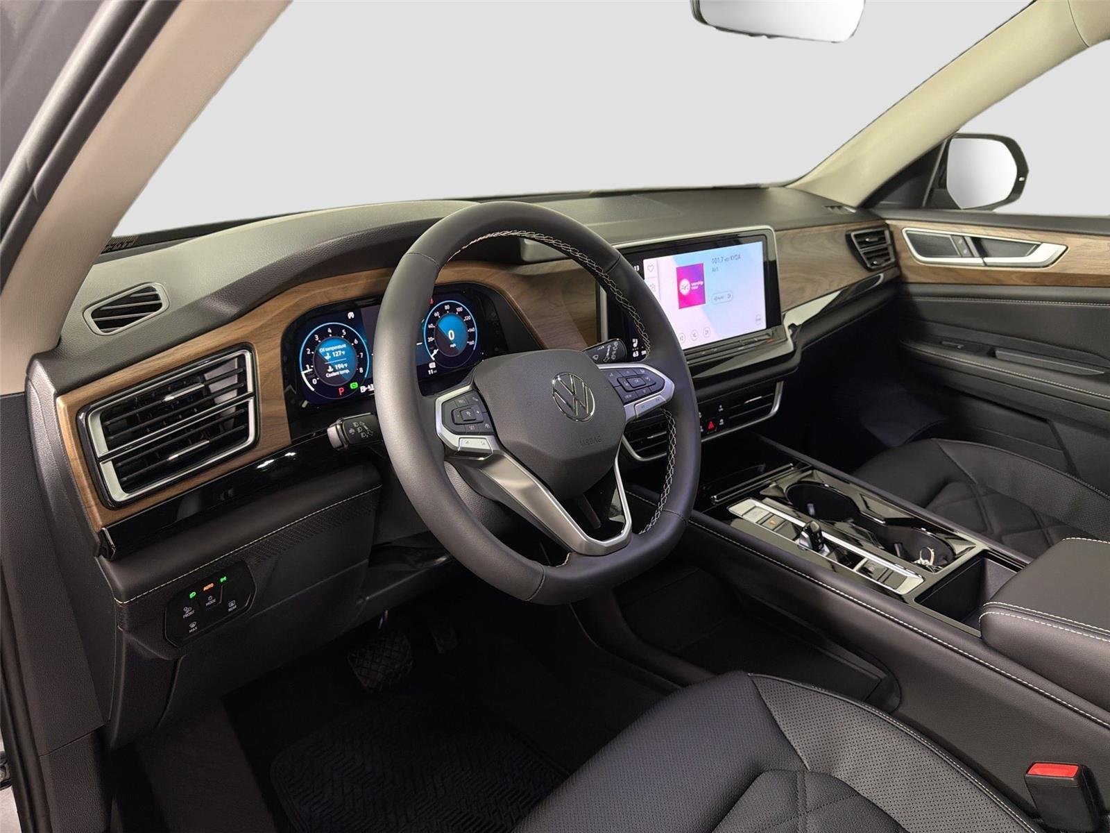 New 2026 Silver Mist Metallic Volkswagen 2.0T SE w/Technology image 9