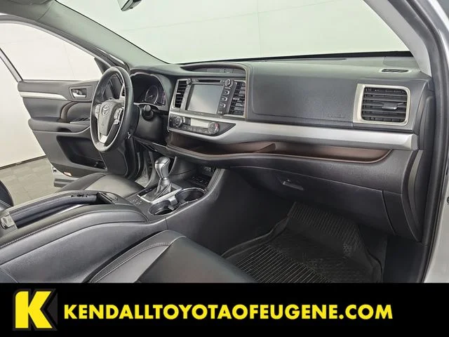 Used 2019 Silver Toyota XLE image 30