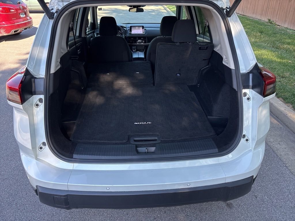 Used 2024 White Nissan SV image 35