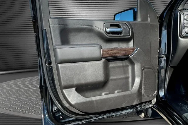 Used 2020 Black GMC SLE image 20