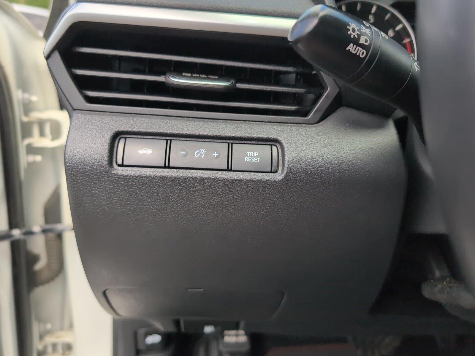 Used 2022 Pearl White TriCoat Nissan 2.5 SR image 27