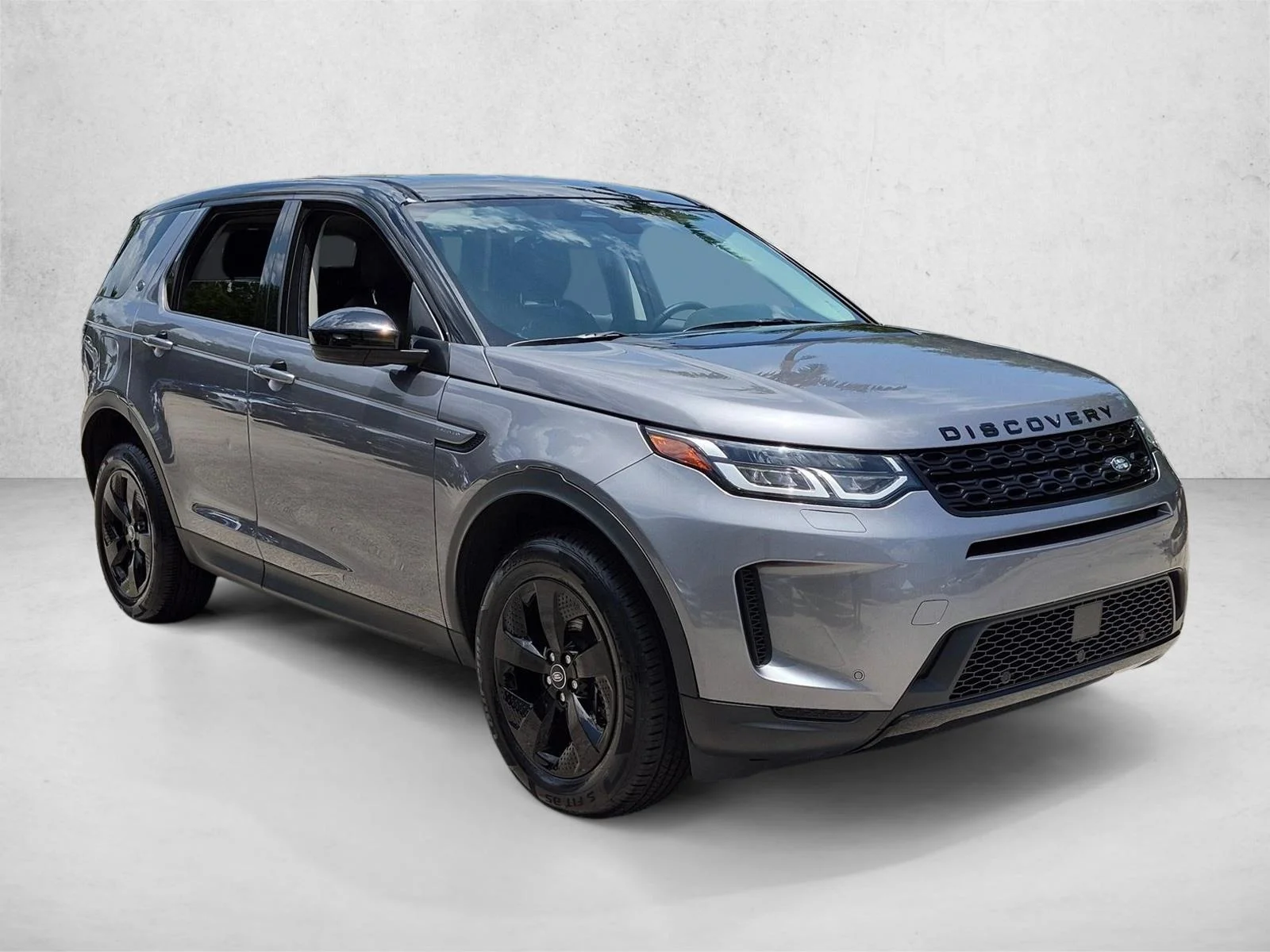 Used 2023 Grey Land Rover S image 3