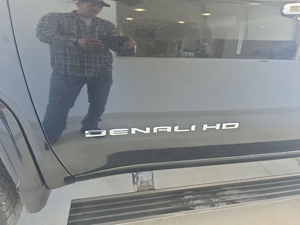 Used 2024 Onyx Black GMC Denali Ultimate image 9