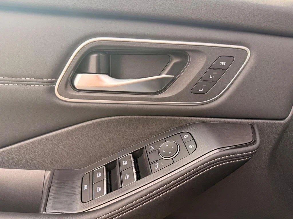 New 2026 Super Black Nissan Platinum image 13
