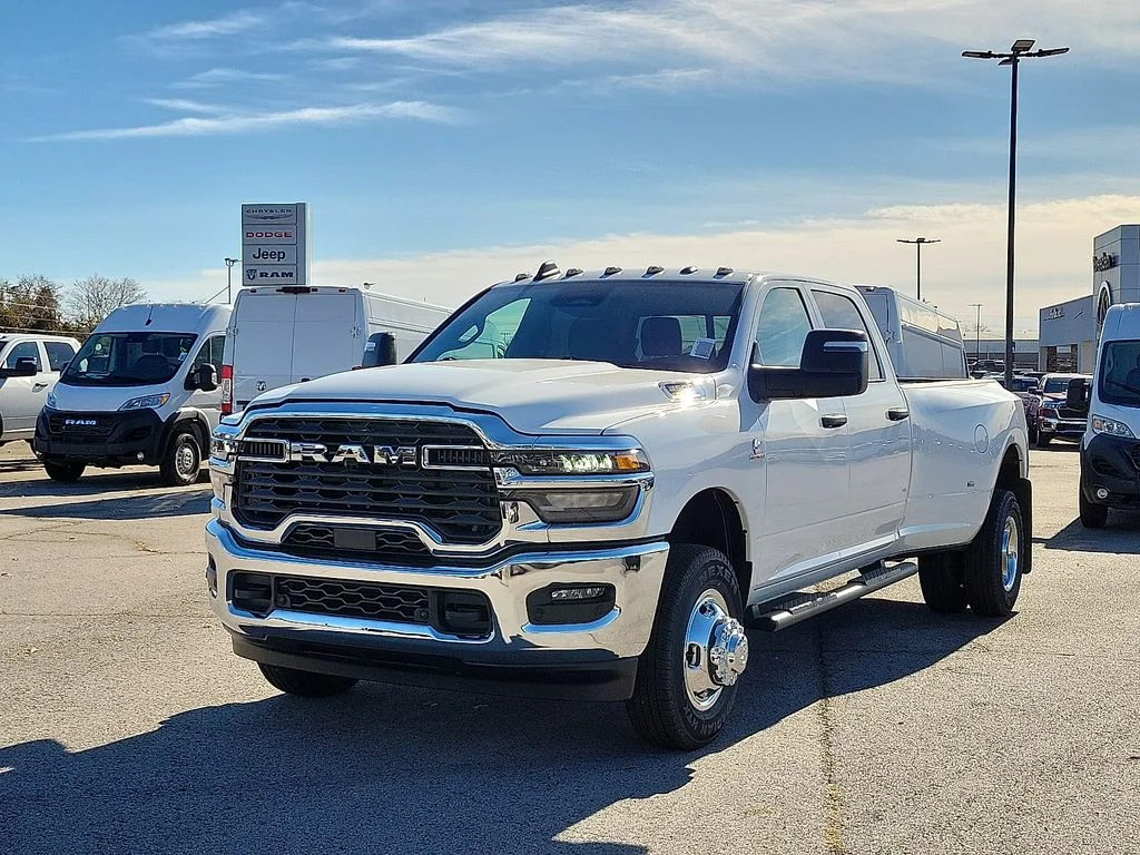 New 2026 Bright White Clear-Coat Exterior Paint RAM Tradesman image 2