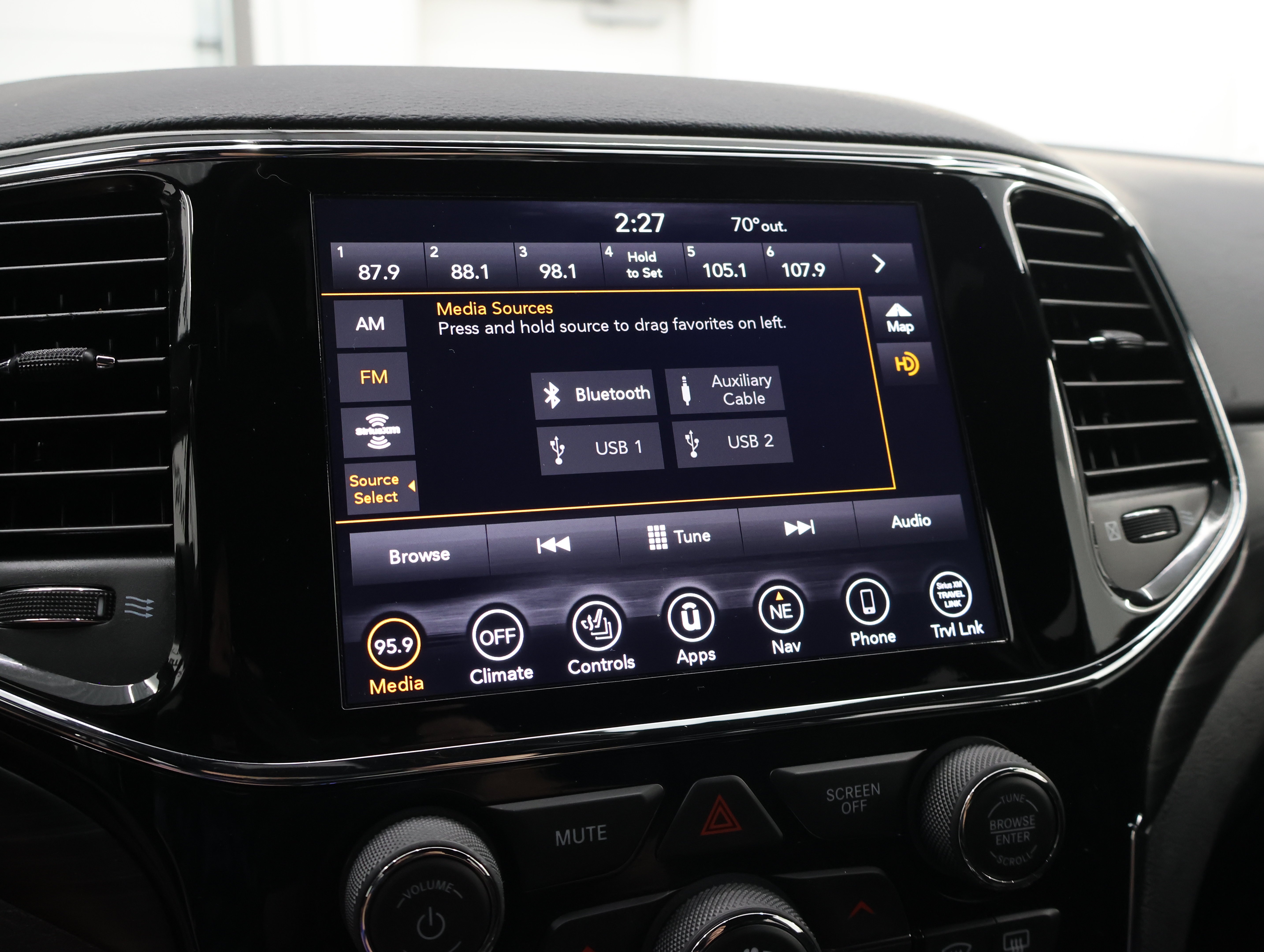 Used 2020 Sting-Gray Clearcoat Jeep 4x4 Altitude: ALTITUDE-4WD-NAV-MOON-HEATED SEATS-BACKUP CAM-1 OWNER image 50