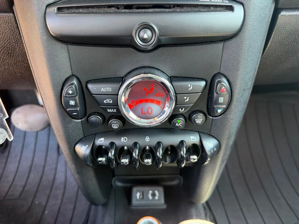 Used 2013 Chili Red MINI Base image 21