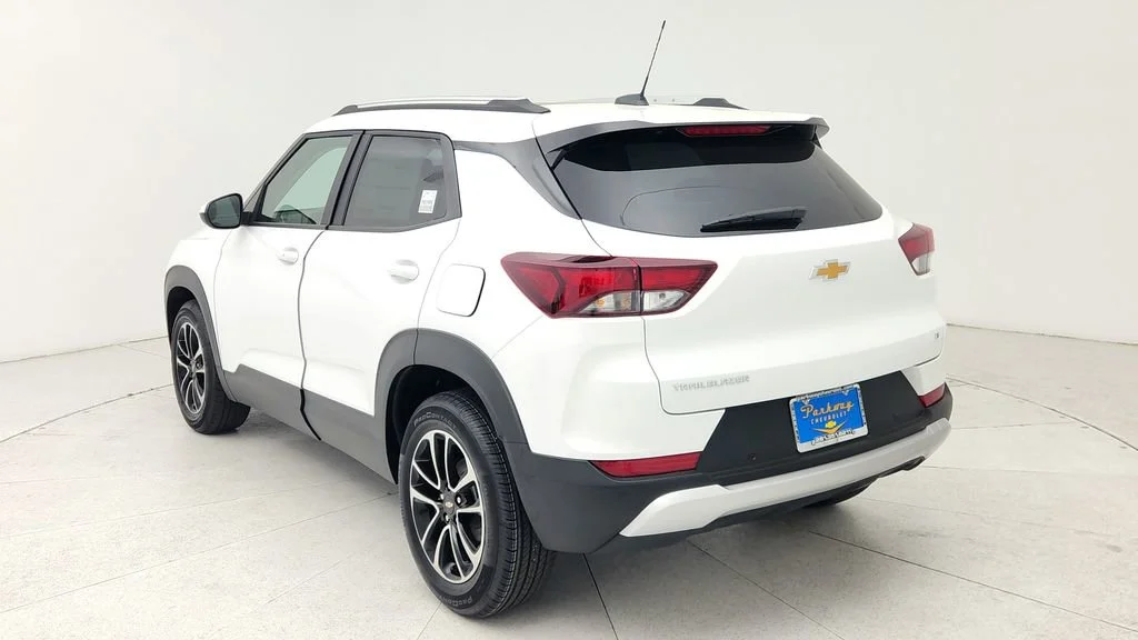 New 2026 Summit White Chevrolet LT image 6