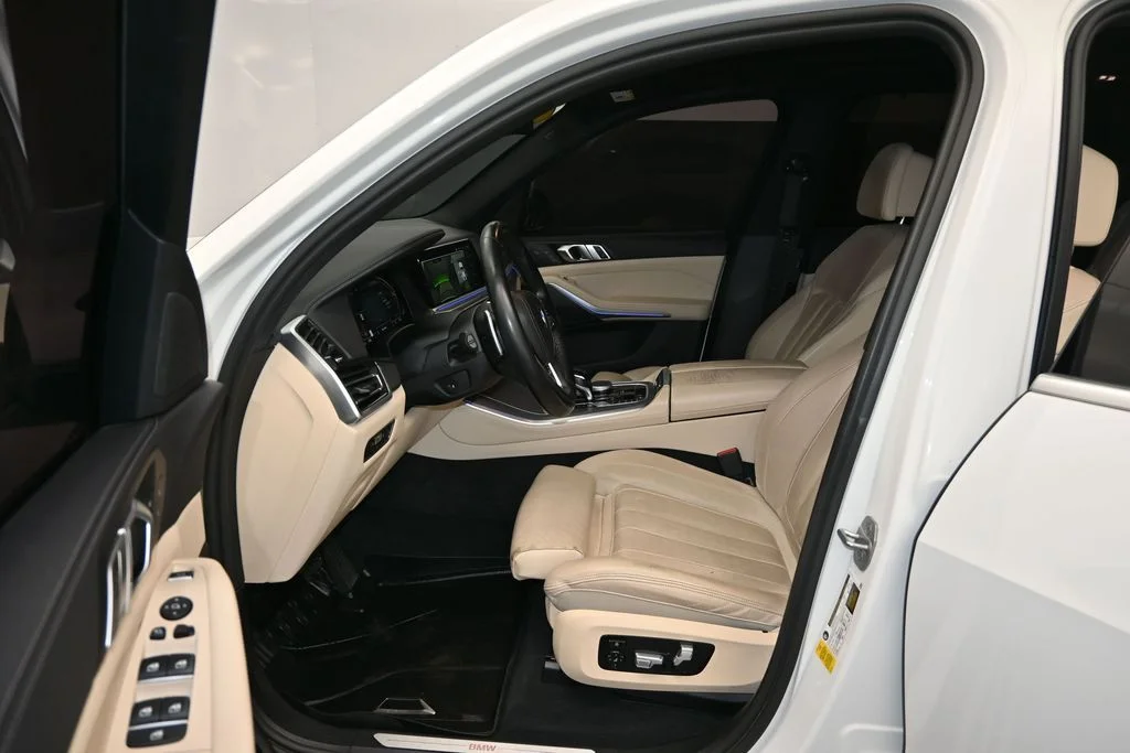 Used 2022 White BMW sDrive40i image 13