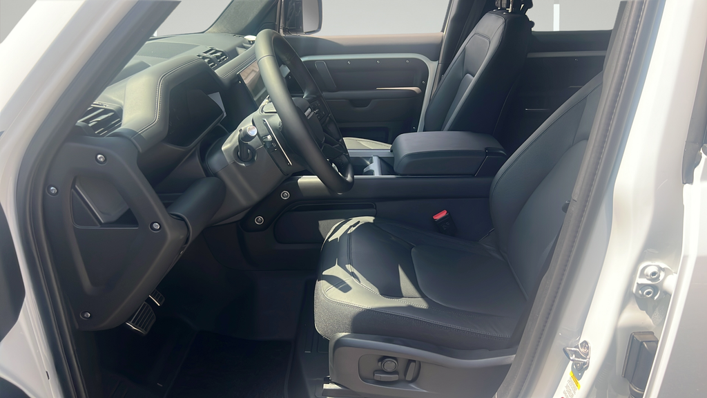 New 2026 White Land Rover V8 image 5