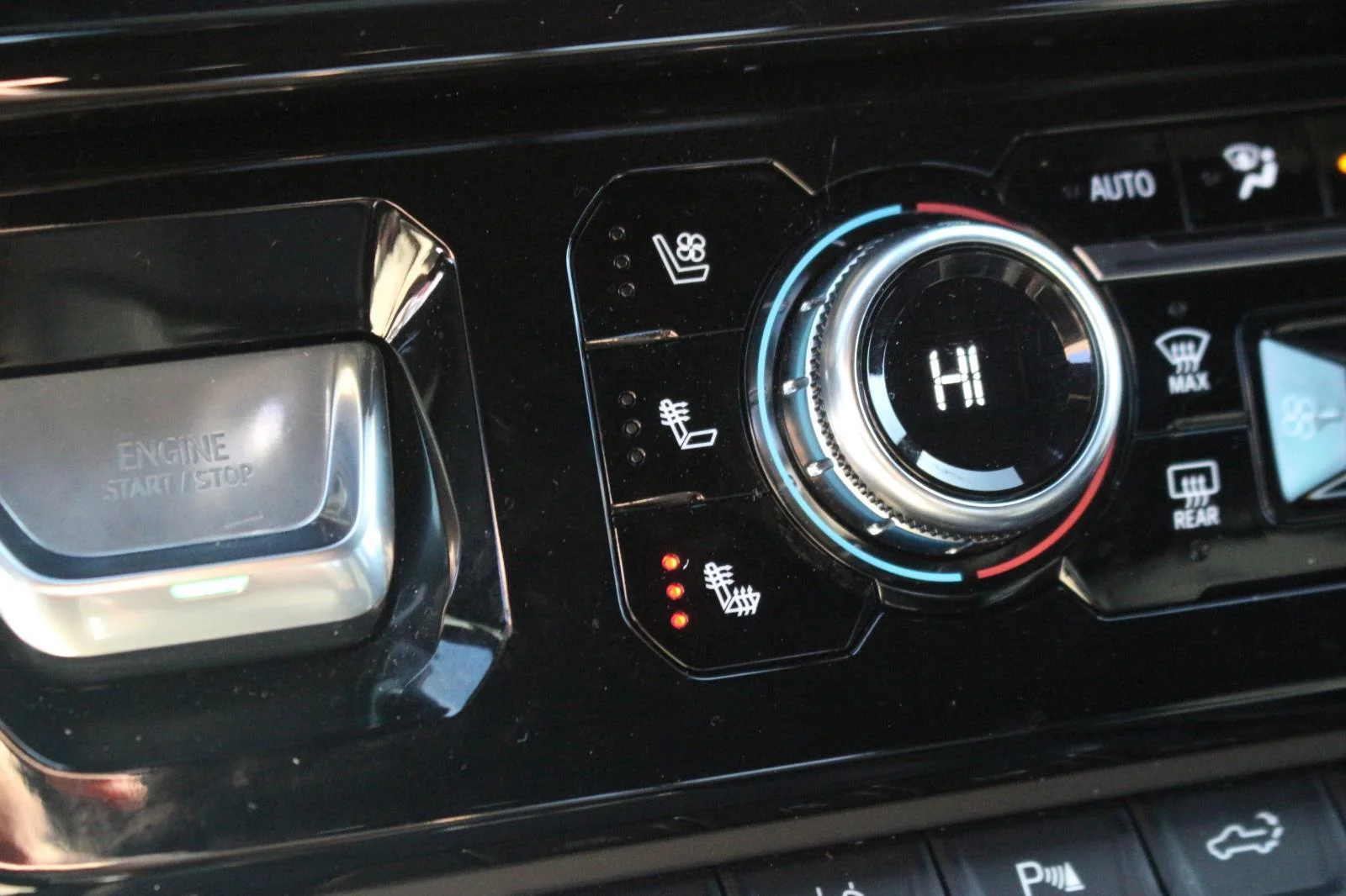 Used 2025 Onyx Black GMC AT4 image 27