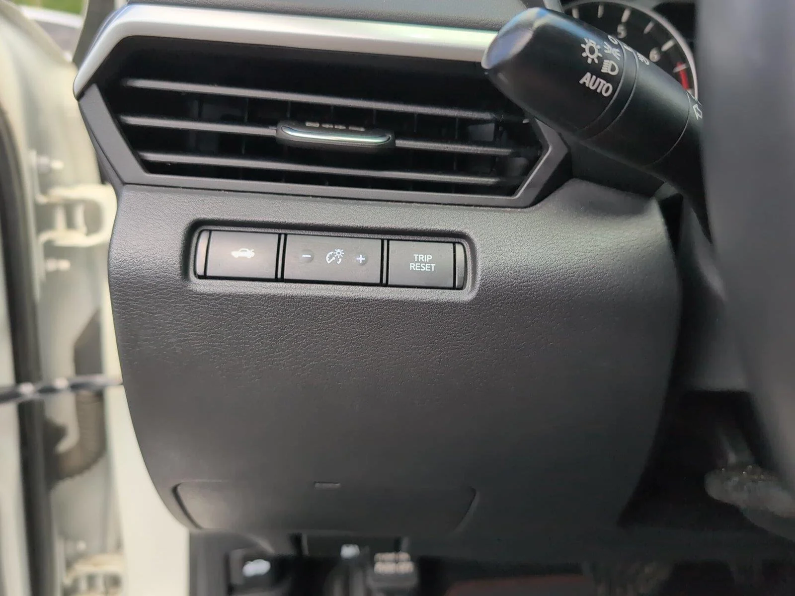 Used 2022 Pearl White TriCoat Nissan 2.5 SR image 27