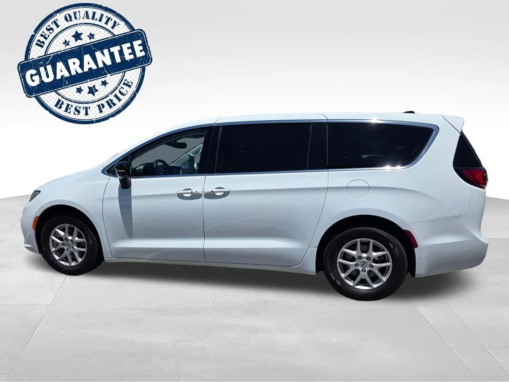Used 2024  Chrysler Touring L image 4