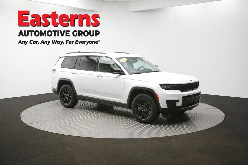 Used 2024 White Jeep Altitude image 51