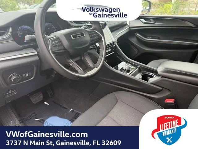 Used 2023 Diamond Black Crystal Pearlcoat Jeep Laredo image 22