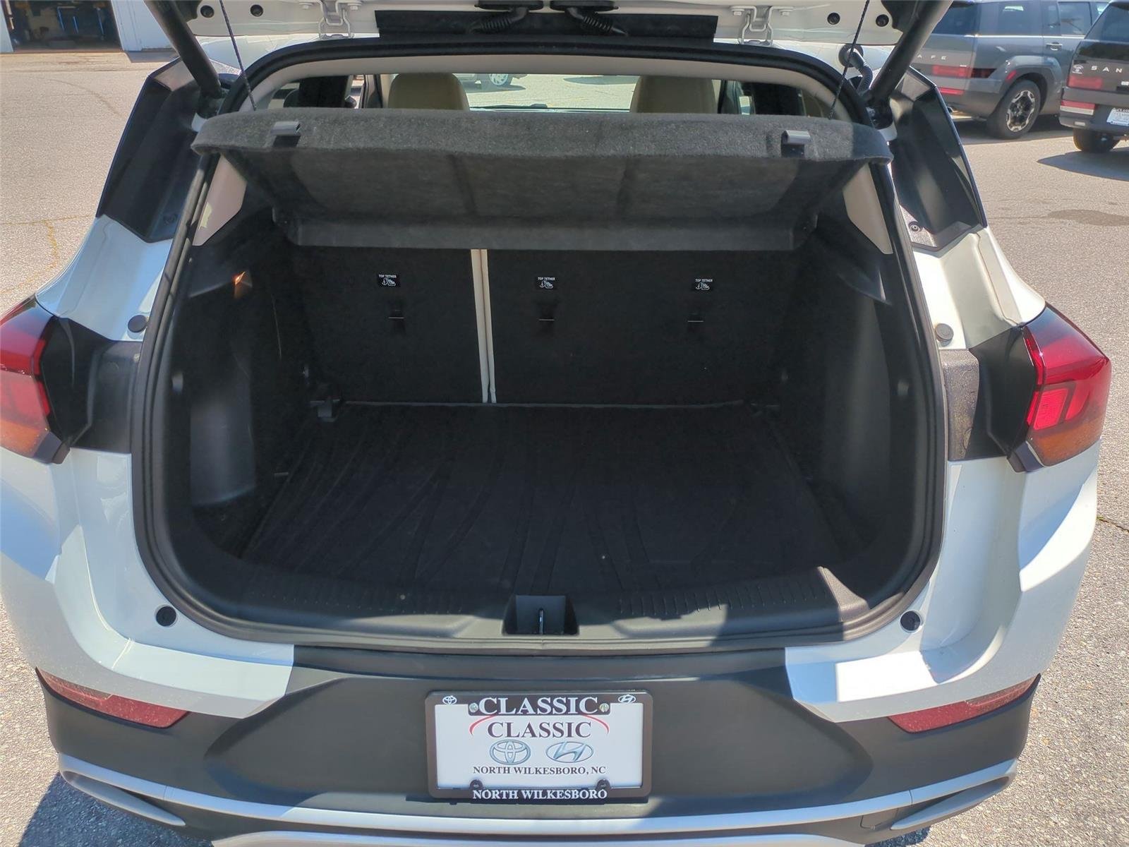 Used 2023 Summit White Buick Select image 33