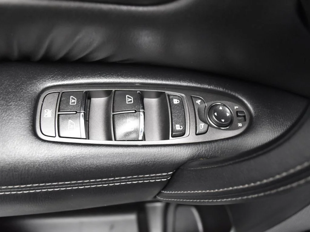Used 2019 Gun Metallic Nissan SL image 24
