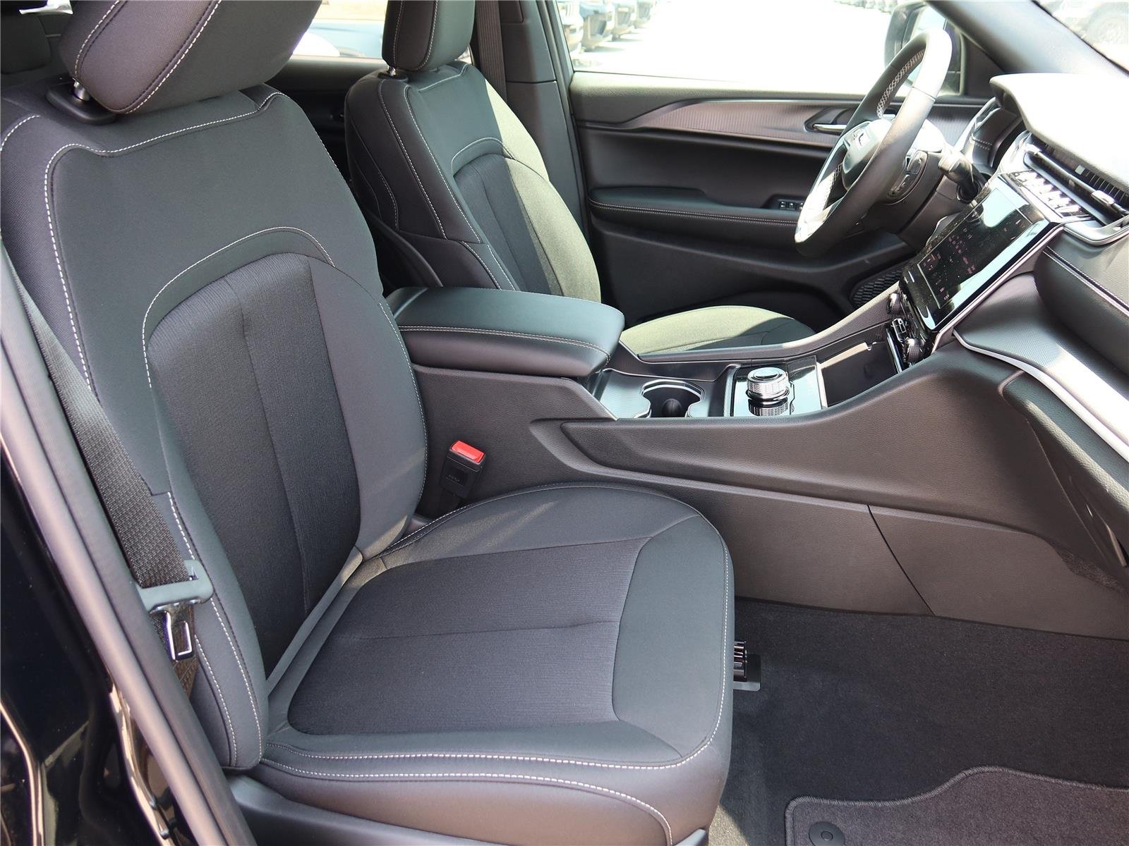 New 2026 Diamond Black Crystal Pearlcoat Jeep Laredo X image 7