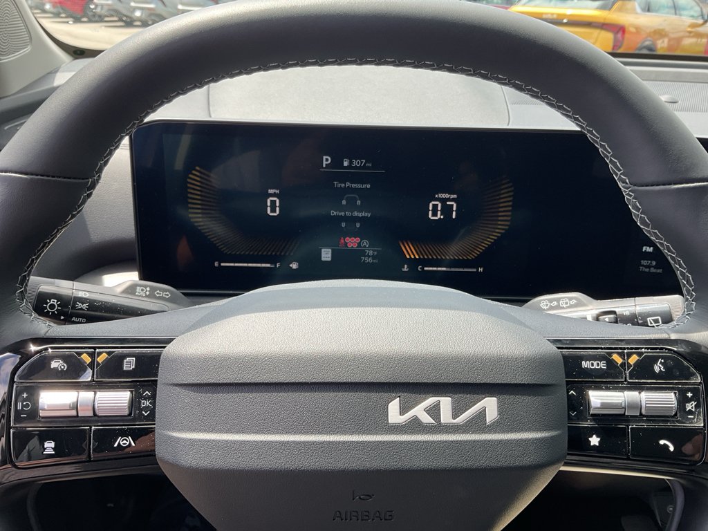 Used 2026 Whi Kia LX image 24